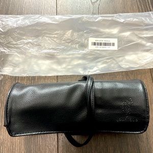 New Younique Brush Roll